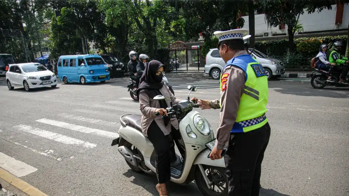 Tindakan Tegas untuk Tingkatkan Ketertiban Lalu Lintas di Surabaya