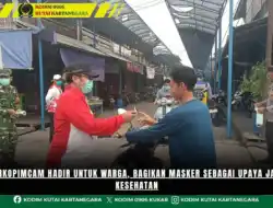 Forkopimcam Hadir untuk Warga, Bagikan Masker sebagai Upaya Jaga Kesehatan