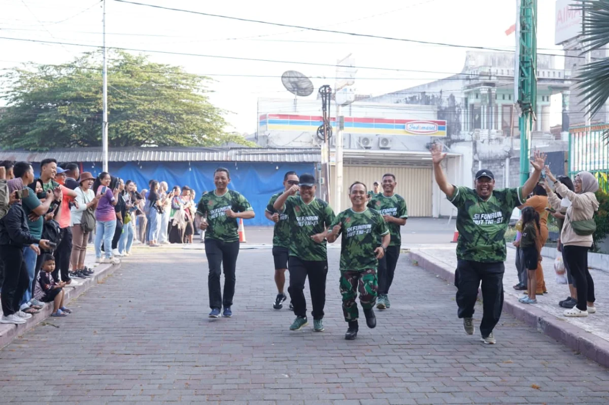Semarakkan HUT TNI Ke-81, Koramil 0808/03 Kanigoro Gelar Fun Run 5K Bersama Masyarakat