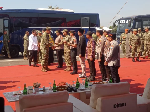 Bersama Sejumlah Pihak Dandim 0820/Probolinggo Hadiri Uji Coba Landasan Pacu Darurat Landing/Take Off Pesawat Tempur