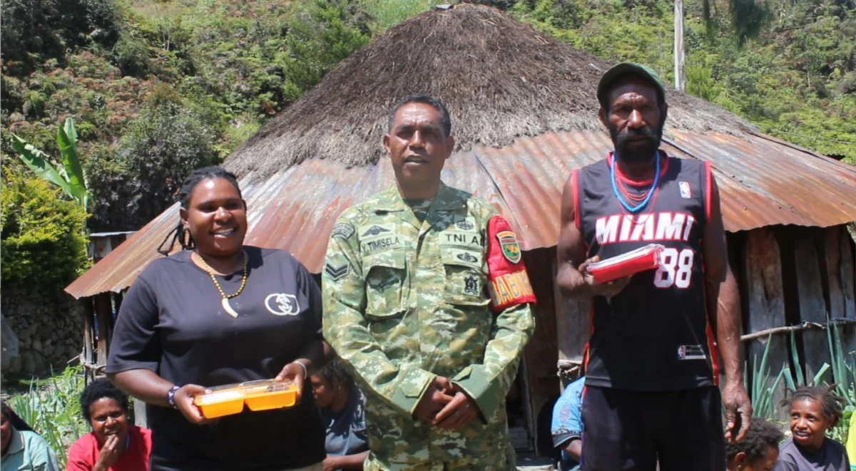 HUT Ke-81 TNI Tahun 2026, Kodim 1714/Puncak Jaya Berbagi Kasih Bersama Masyarakat Kampung Kulok Enggame