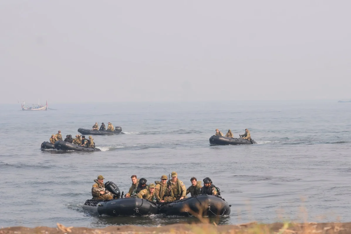 Jelang Demo Pendaratan Amfibi, TNI–ADF Mantapkan Latihan di Pantai Banongan