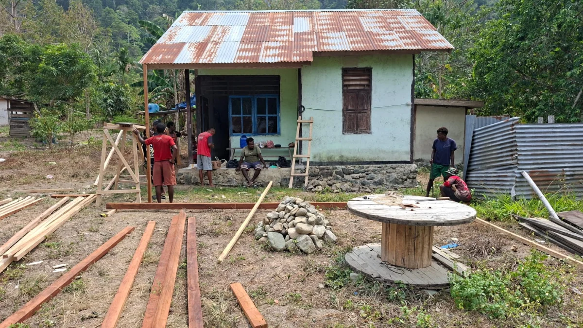 Satgas TMMD Kodim 1808/Mansel Bergerak, Rehab Rumah Tidak Layak Huni