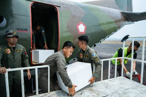Percepat Penanganan Karhutla di Palembang, Satgas OMC Semai Dry Ice dan NaCl sebanyak 5 Sorti
