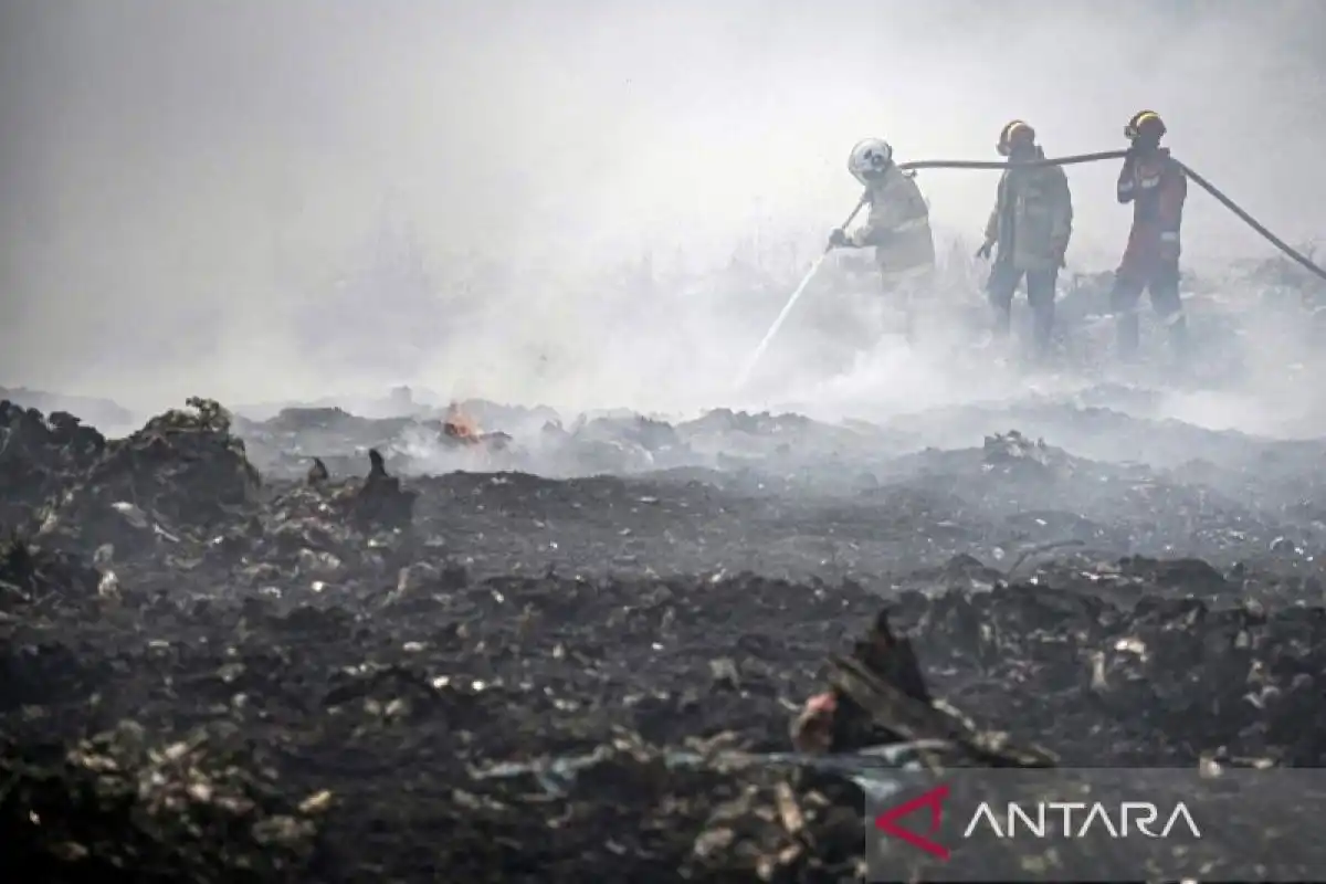 Penanganan Kebakaran di TPA Jatibarang Semarang