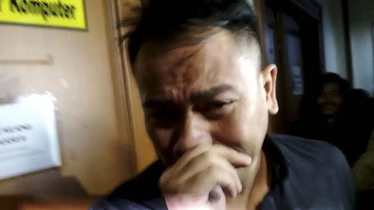 Dede Sunandar Tak Sadarkan Diri dalam Laga Tinju, Vicky Prasetyo Menangis dan Minta Maaf