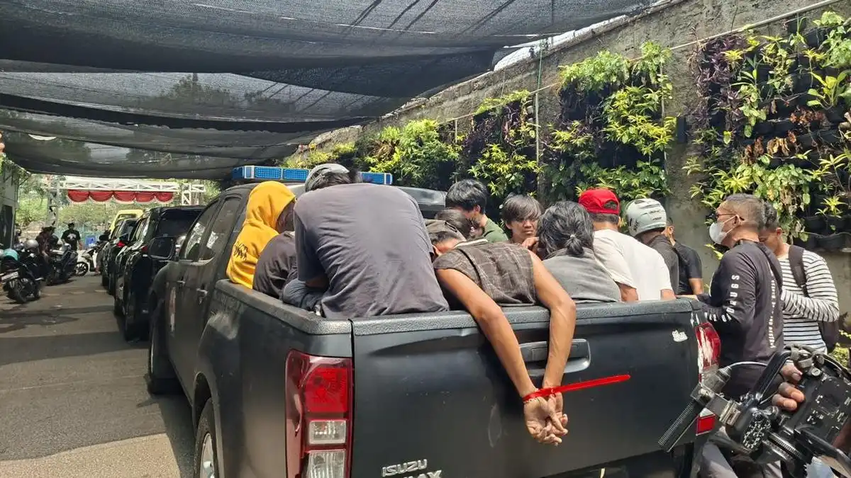 Penggerebekan Serentak di Kampung Ambon dan Kampung Boncos Amankan 24 Orang