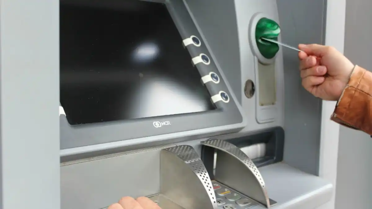 Rekaman CCTV Mengubah Arah Dugaan Penarikan Rp4,5 Juta dari ATM di Surabaya
