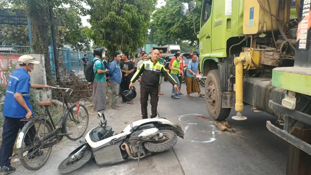 Perempuan 25 Tahun Asal Jombang Terlindas Tronton di Sidoarjo