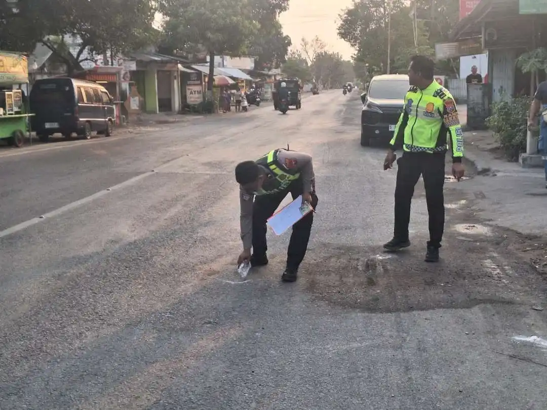 Mahasiswa Tuban Tewas dalam Kecelakaan Motor dan Truk Trailer di Plumpang