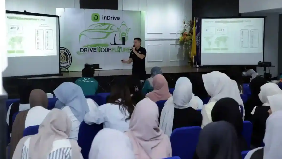 Edukasi Keselamatan Berkendara Menutup Drive Your Future Phase 2 di Purwakarta