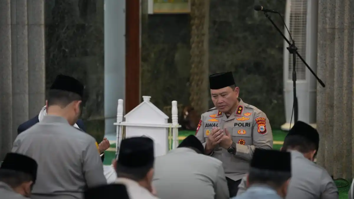 Kapolda Sulsel dan PJU Polda Gelar Subuh Berjamaah di Lima Masjid Makassar