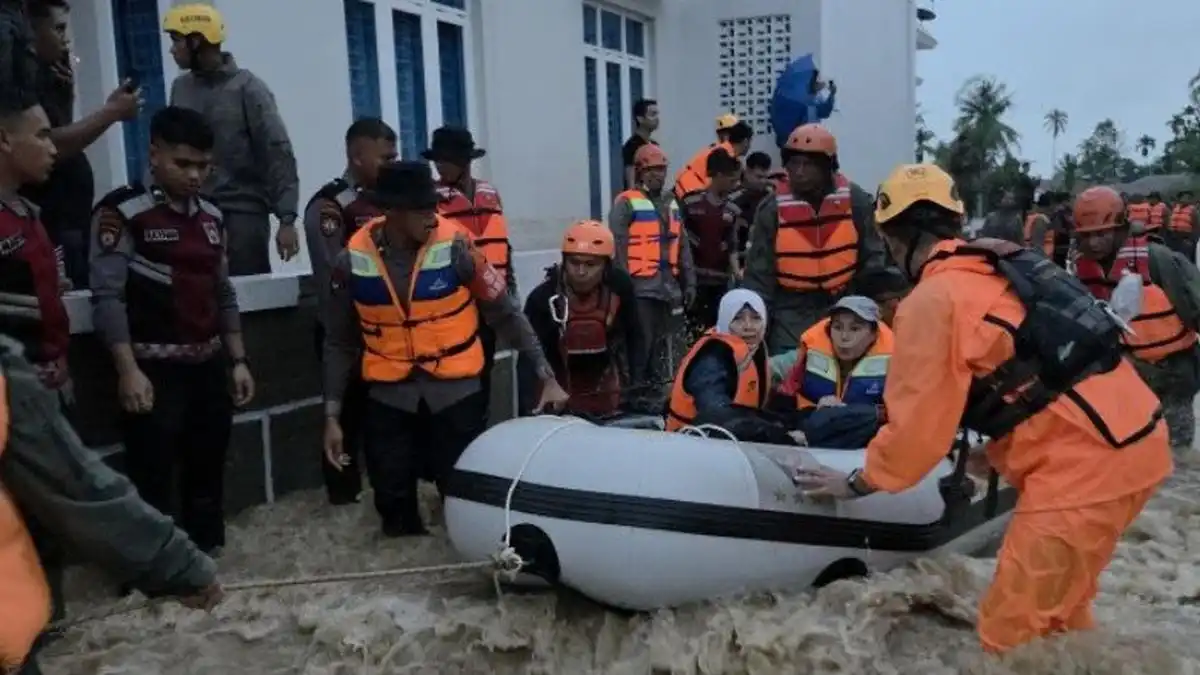 Banjir Melanda Dua Kawasan di Padang, Lebih dari 50 Warga Dievakuasi Tim Gabungan