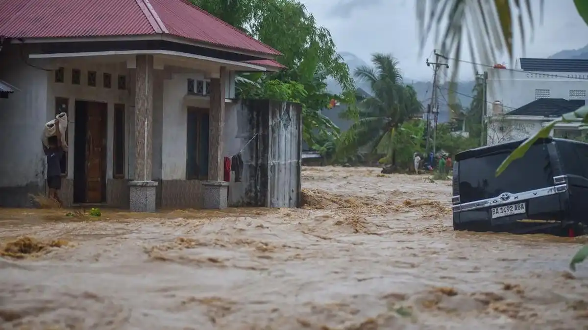 Hujan Lebat Memicu Banjir Bandang di Sejumlah Wilayah Padang