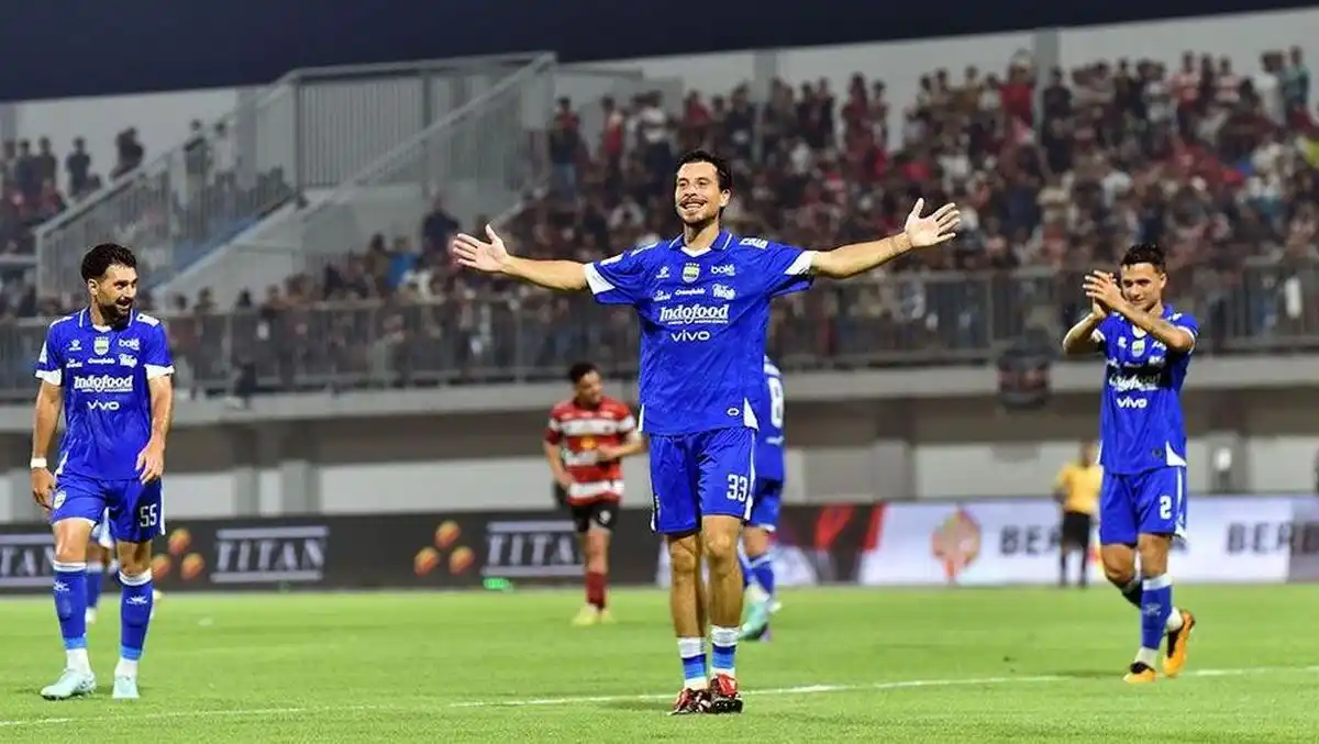 Jadwal Padat Membuat Thom Haye Soroti Kebugaran Persib