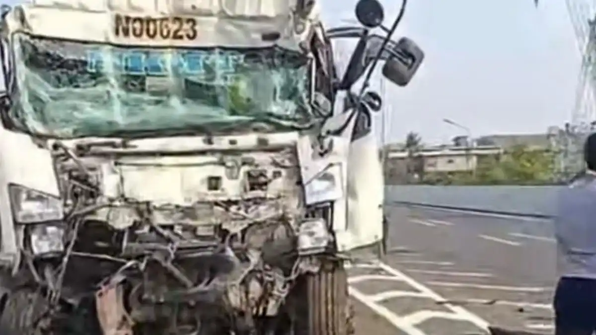 Sopir Truk Tangki Tewas dalam Tabrakan di Tol Cakung-Cilincing