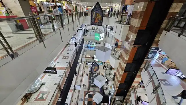 Pasar Ponsel Dunia Menyusut, Tekanan Harga Memori Membayangi Pemulihan
