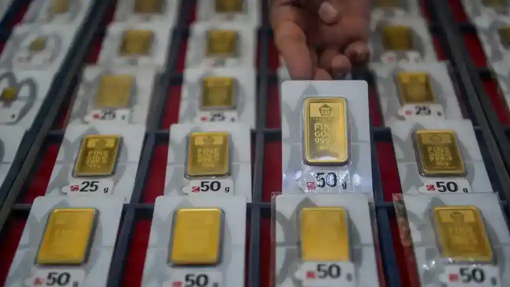 Harga Emas Antam Turun Rp10.000, Buyback Menjadi Rp2.379.000 per Gram