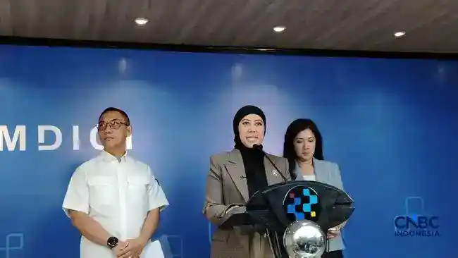 Meutya Hafid Dorong Keterbukaan Algoritma di Tengah Isu Konten Karhutla