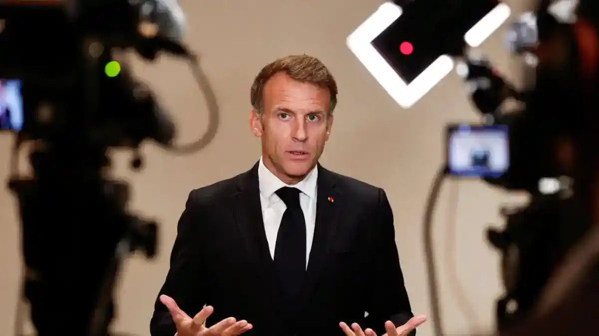 Macron Batasi Demonstrasi Tanpa Dasar Hukum di Tengah Gejolak Protes Prancis