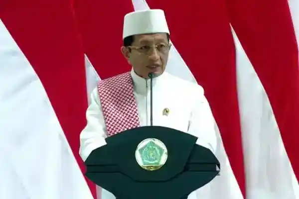 Menag Dorong ASN Kemenag Kenakan Sarung dan Peci Sepekan Sekali