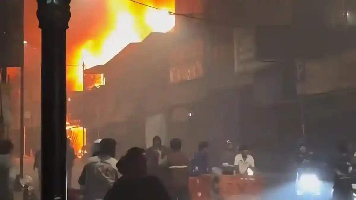 Korsleting Diduga Picu Kebakaran Tiga Ruko di Jalan Suryakencana, Bogor