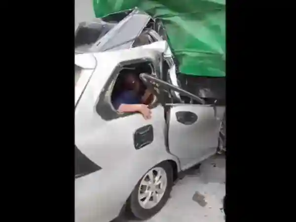 Enam Orang Tewas dalam Tabrakan Minibus dan Truk di Tol Terpeka Lampung