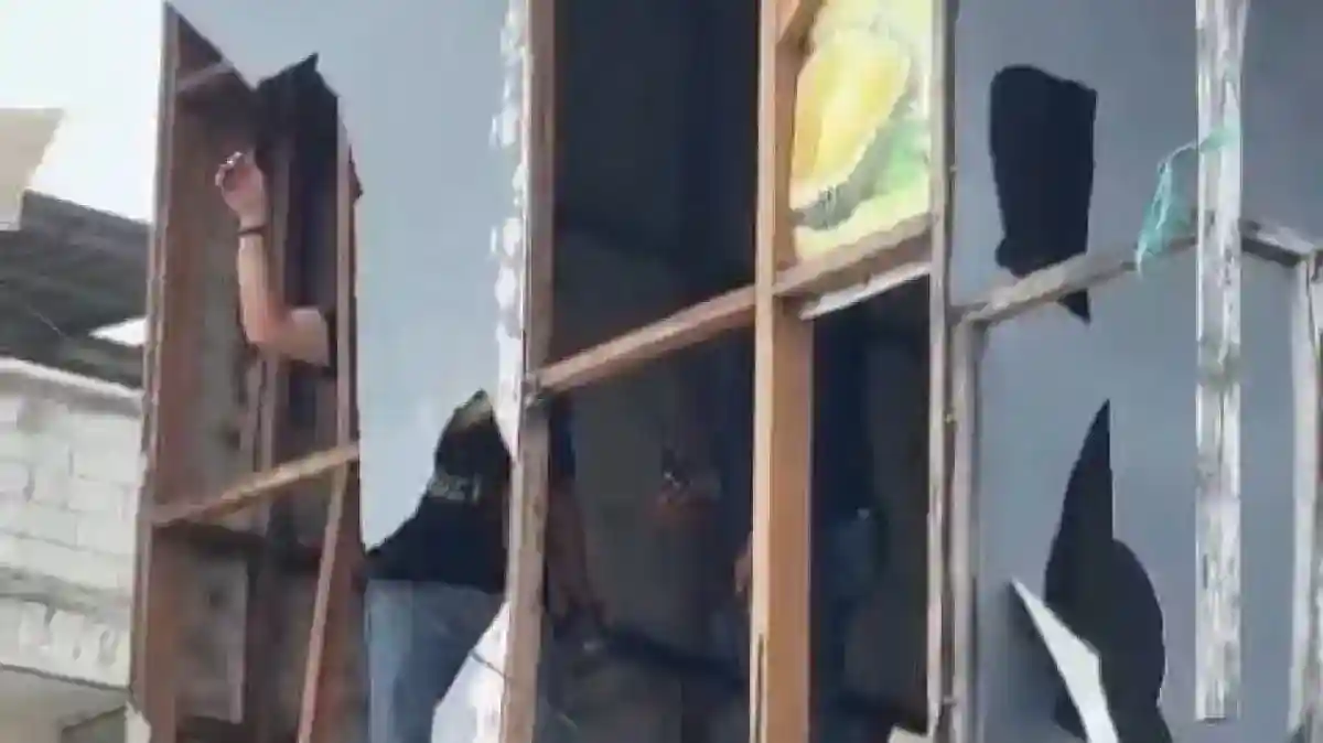 Operasi Polisi di Kampung Ambon: Tujuh Orang Diamankan dan Barang Bukti Disita