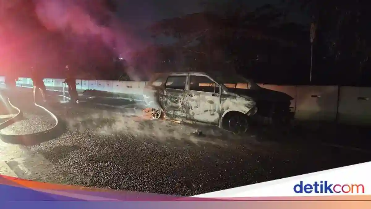 Minibus Terbakar di Tol Jagorawi, Pengemudi dan Keluarga Selamat