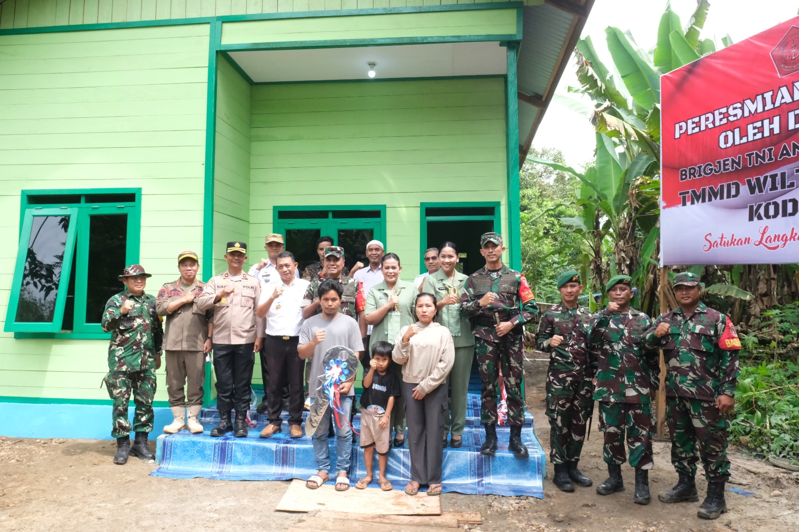 Rumah Baru dari TMMD, Keluarga Herwanto Menangis Haru Saat Dikunjungi Danrem 091/ASN